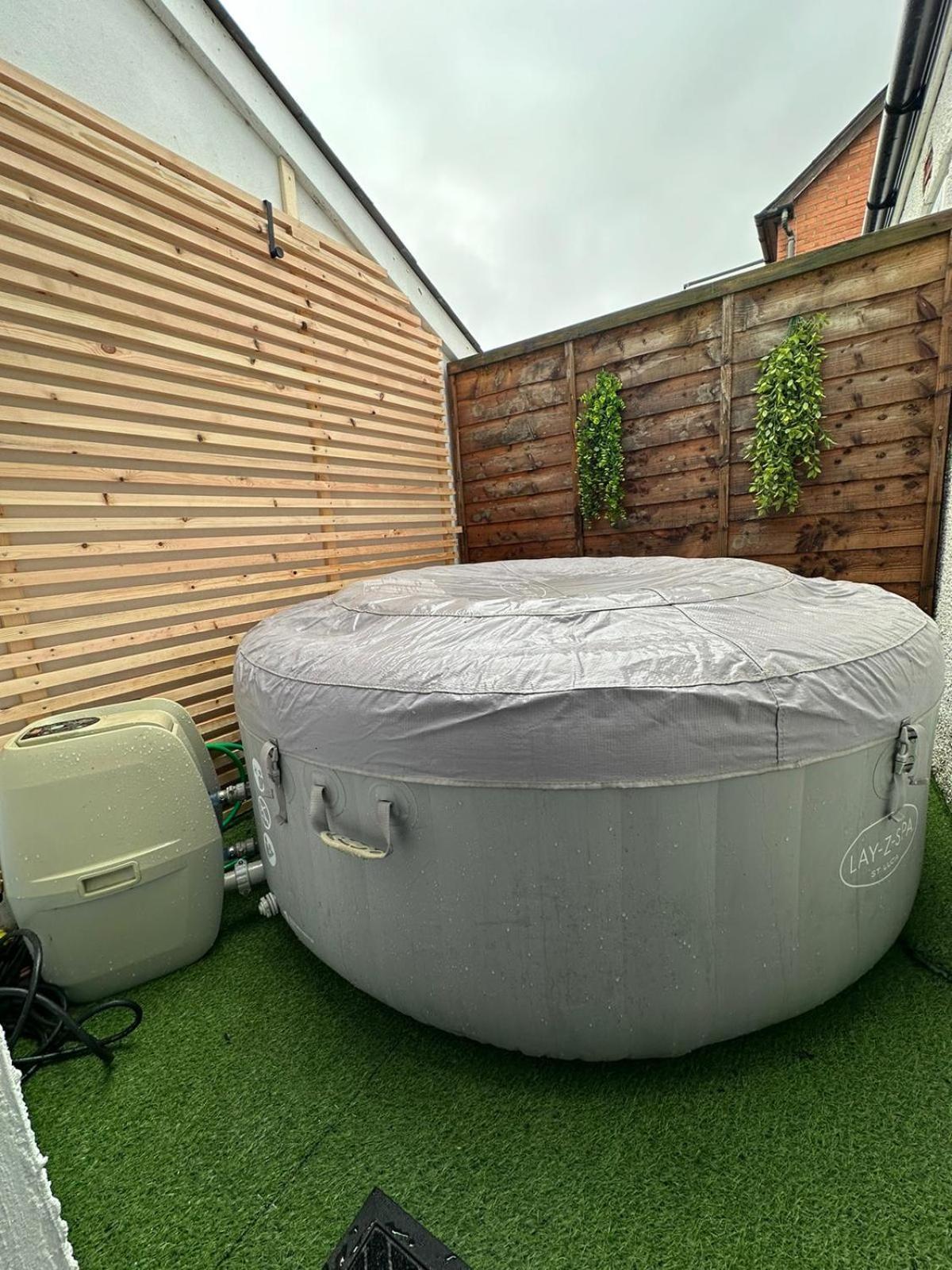 2 Bedroom Flat With Hot Tub Cardiff Luaran gambar