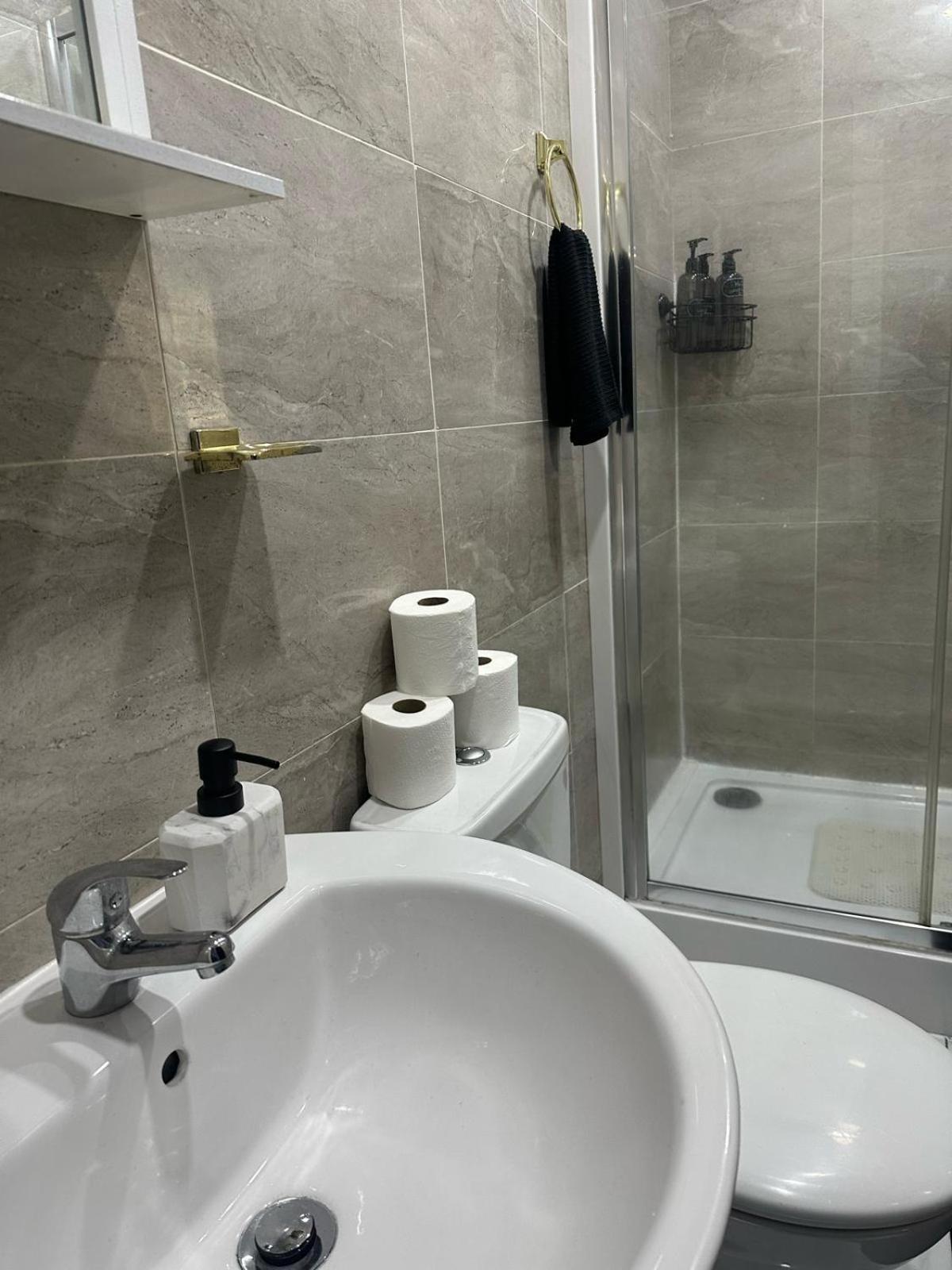 2 Bedroom Flat With Hot Tub Cardiff Luaran gambar
