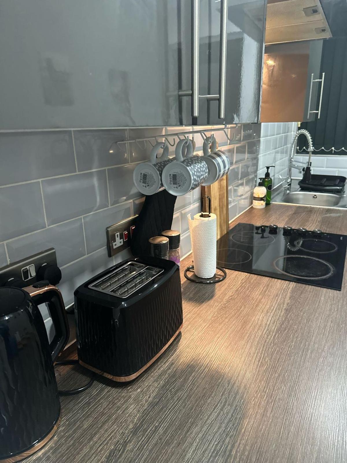2 Bedroom Flat With Hot Tub Cardiff Luaran gambar