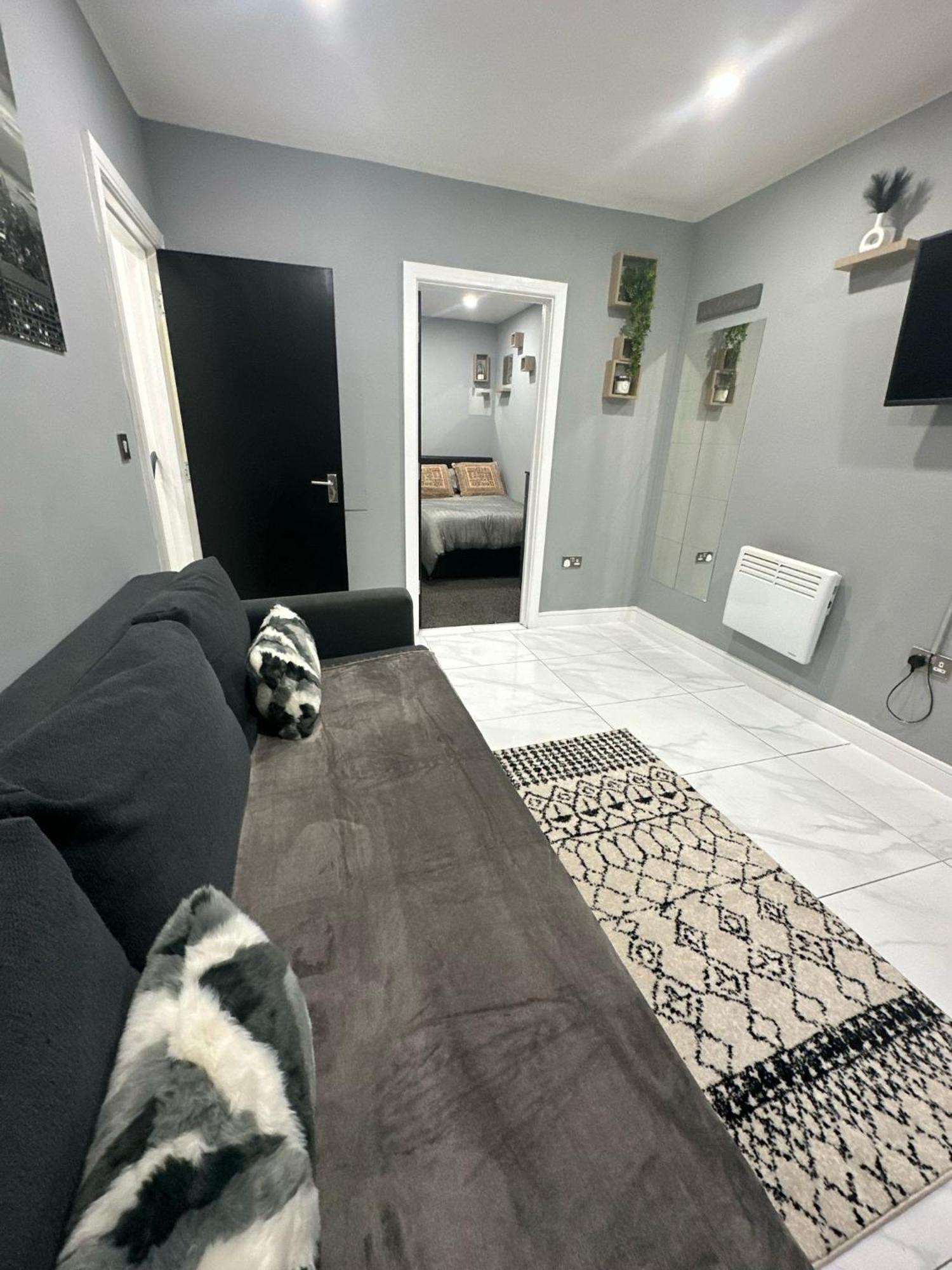2 Bedroom Flat With Hot Tub Cardiff Luaran gambar