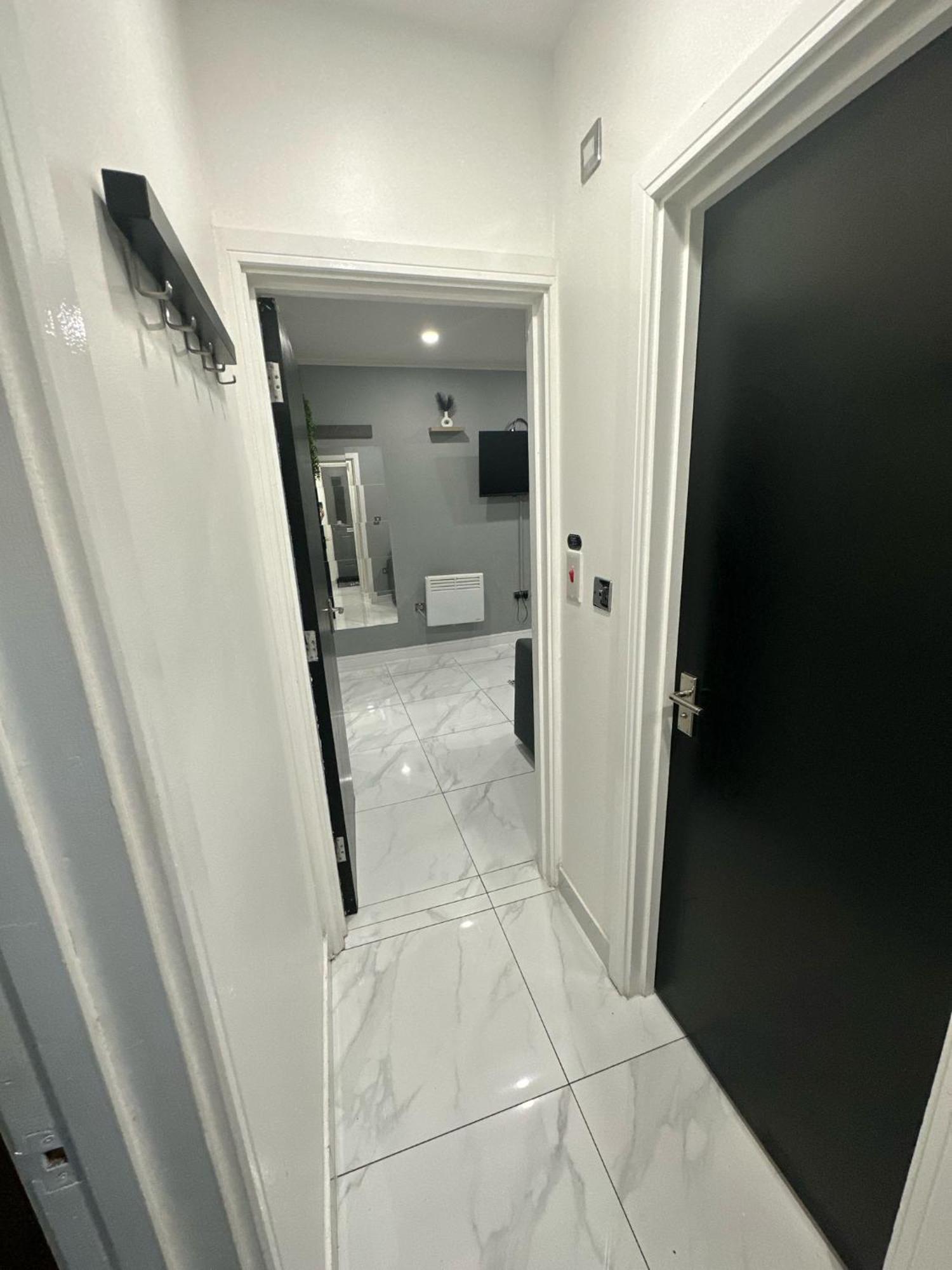 2 Bedroom Flat With Hot Tub Cardiff Luaran gambar