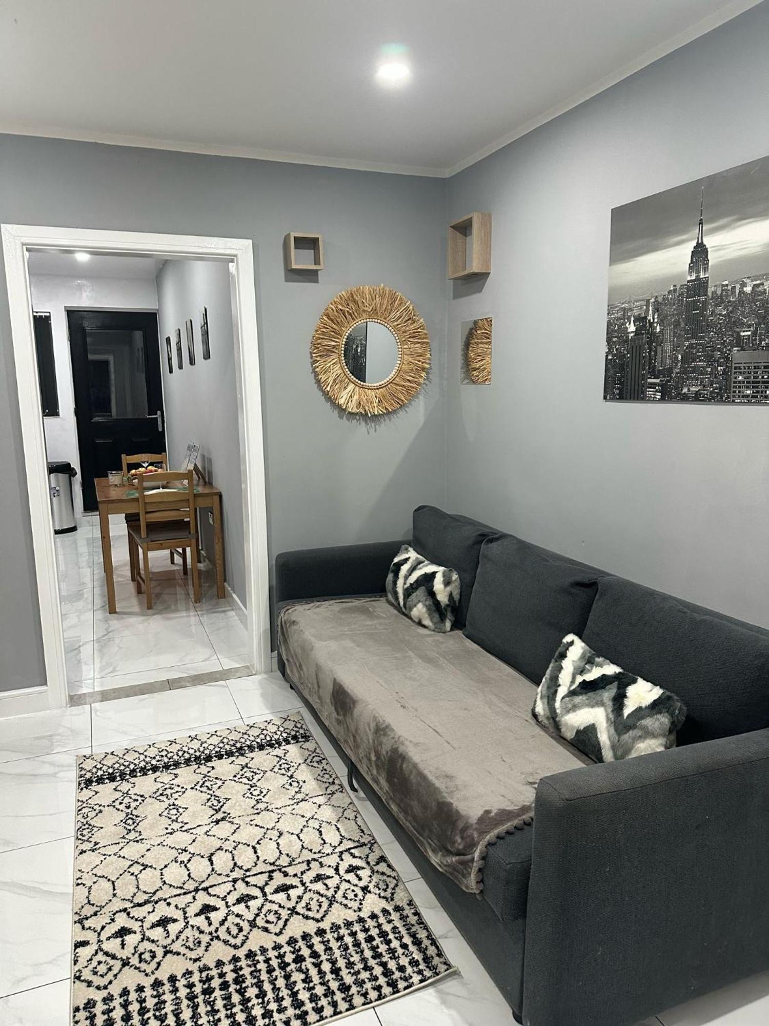 2 Bedroom Flat With Hot Tub Cardiff Luaran gambar
