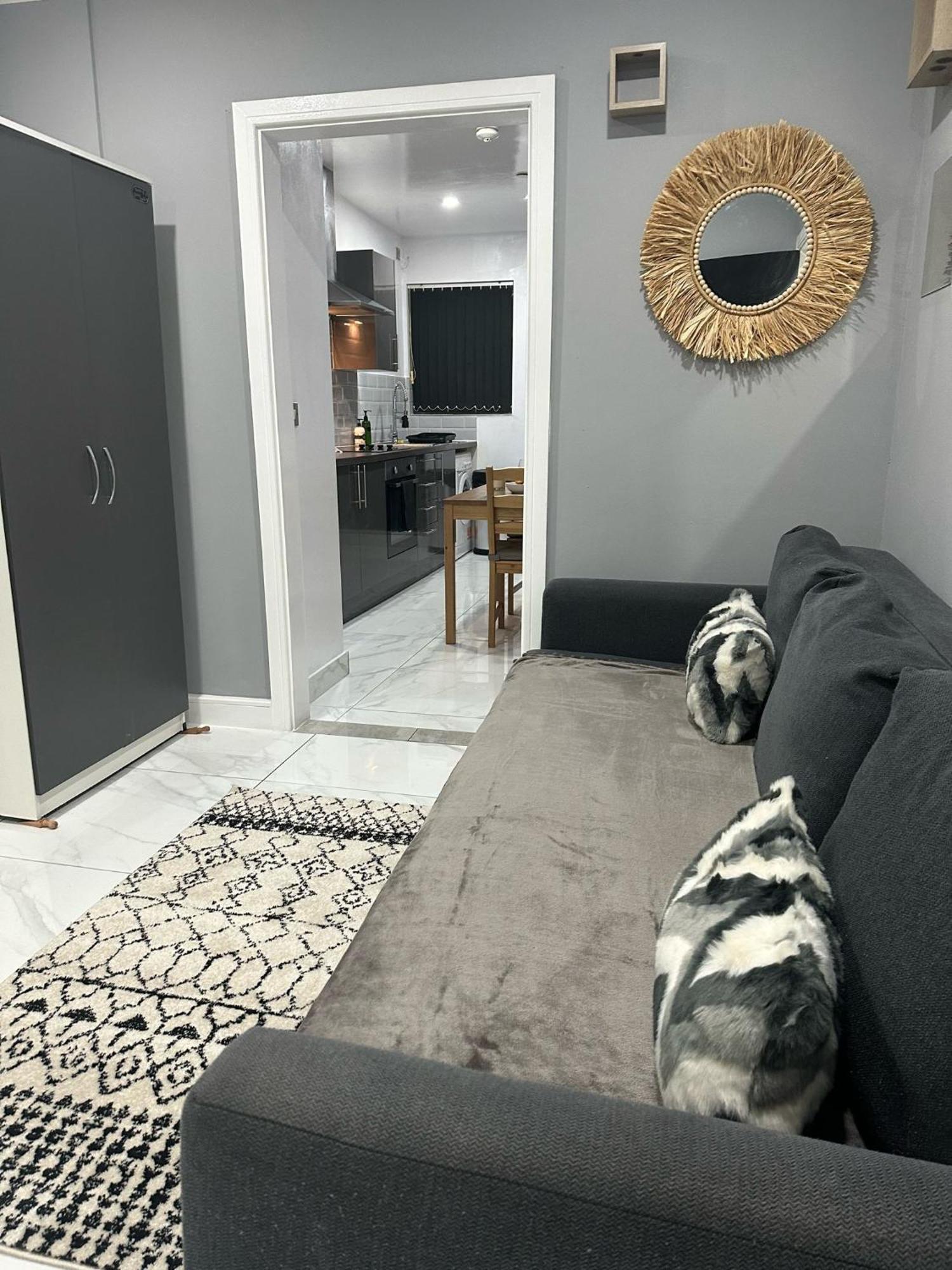 2 Bedroom Flat With Hot Tub Cardiff Luaran gambar