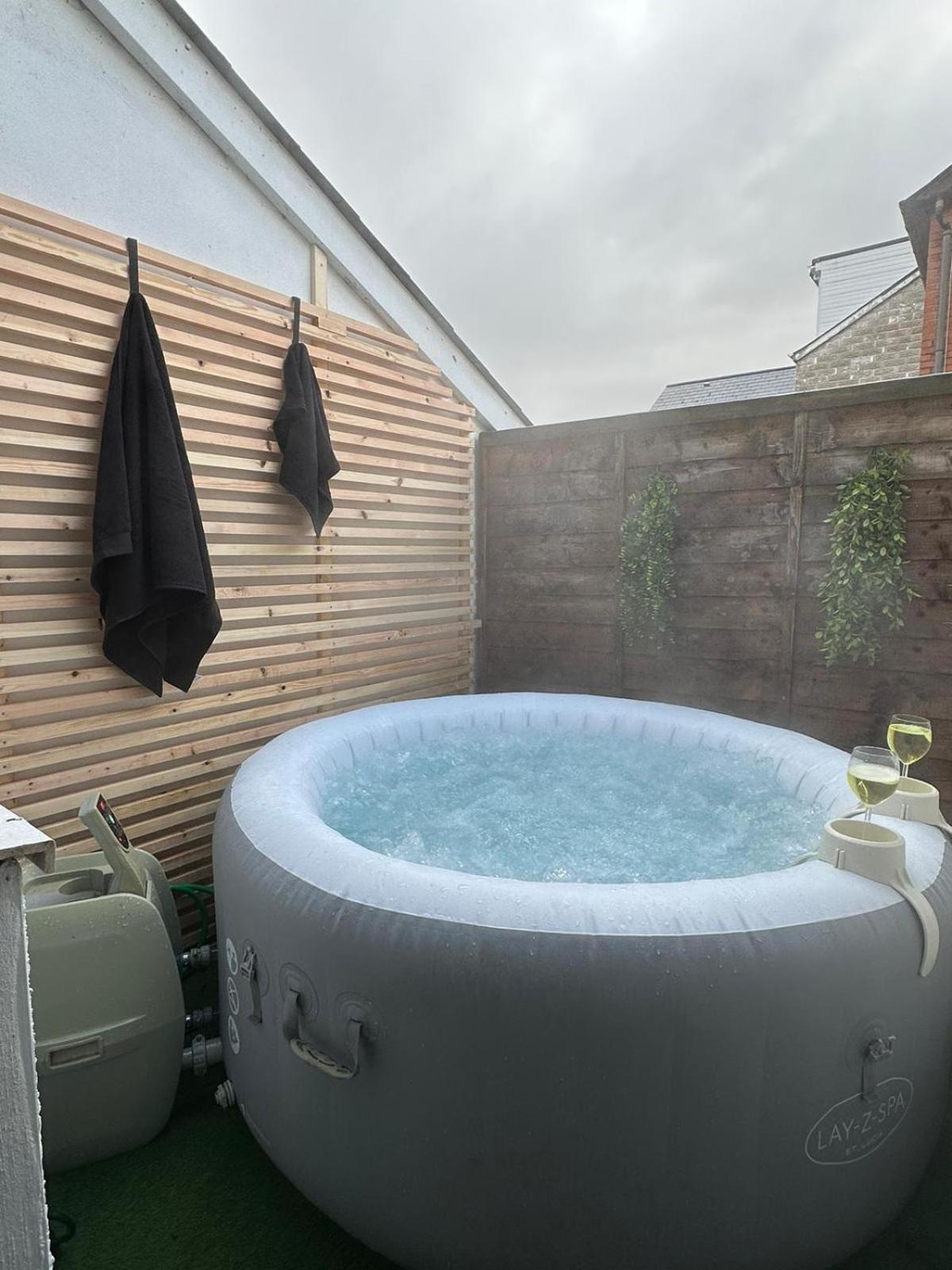 2 Bedroom Flat With Hot Tub Cardiff Luaran gambar